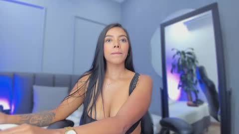 Elisa online show from September 2025 08:31:01 PM