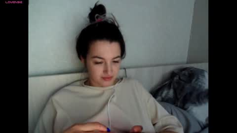 elisa_dove208 online show from November 2025 06:01:01 AM