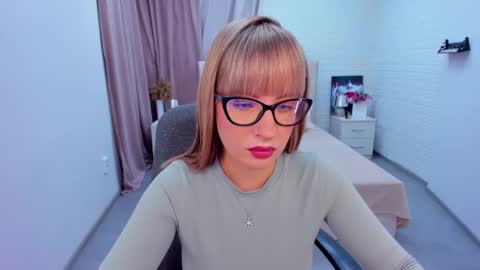 Elisabeth online show from January 2025 12:15:02 PM