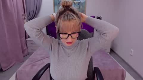 Elisabeth online show from January 2025 08:22:01 PM