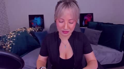 Elisabeth online show from February 2025 08:03:02 PM