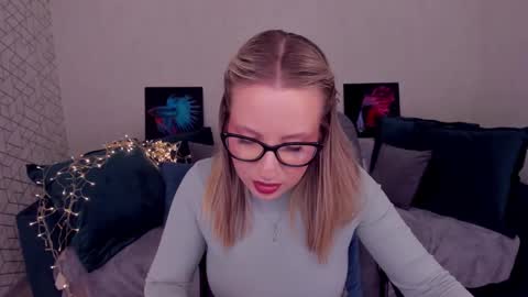 Elisabeth online show from March 2025 04:46:01 PM