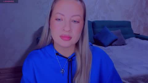 Elisabeth online show from October 2025 09:04:01 PM