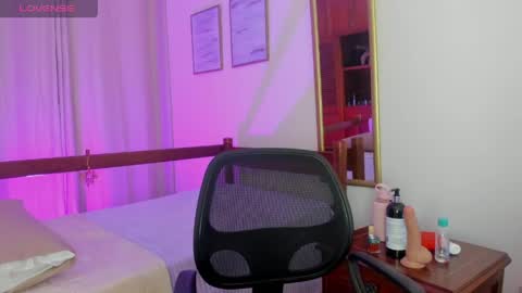 Snapshot of elisabetta_amour chatting on April 2026 10:19:01 AM Eli online show from April 2026 10:19:01 AM