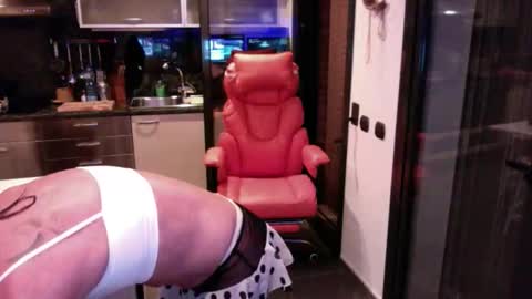 Snapshot of elise_tv chatting on May 2026 09:09:02 PM Barbie online show from May 2026 09:09:02 PM