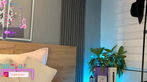Elise Play Boobs online show from June 2026 06:14:01 PM