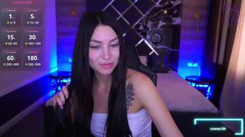 elisevelour online show from November 2025 01:57:01 PM