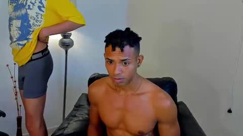 Snapshot of elite__models chatting on May 2026 04:07:02 AM Valentino Konny y Jhon online show from May 2026 04:07:02 AM