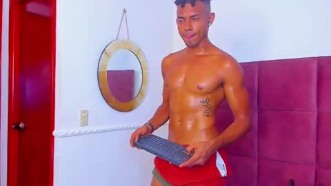 Snapshot of elite__models chatting on June 2026 05:45:01 PM Valentino Konny y Jhon online show from June 2026 05:45:01 PM