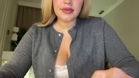 Stephanie online show from May 2026 10:44:02 PM
