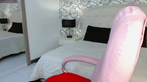 Eliza online show from January 2025 07:51:01 PM