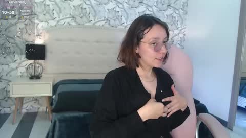 Eliza online show from February 2026 07:01:02 PM