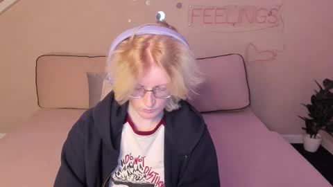 Elizabeth online show from September 2025 01:05:02 AM