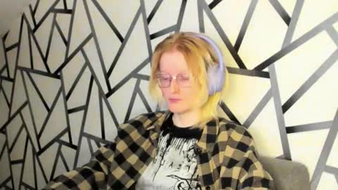 Elizabeth online show from November 2025 01:27:01 AM