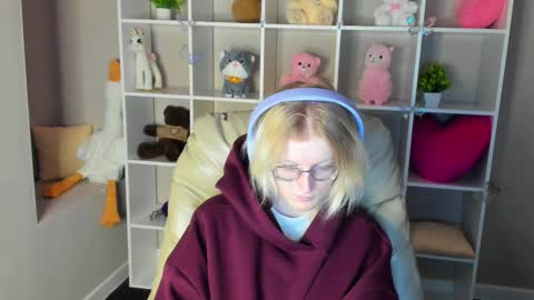 Elizabeth online show from December 2025 12:37:02 AM