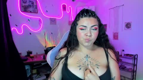 Snapshot of elizabeth_martinez98 chatting on April 2026 05:30:01 PM Elizabeth Martinez online show from April 2026 05:30:01 PM