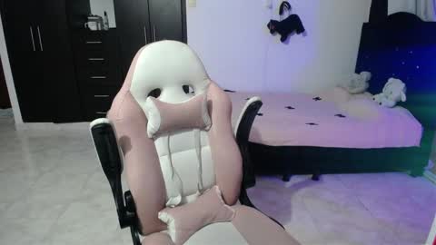  Elizabeth  online show from October 2025 01:42:02 AM