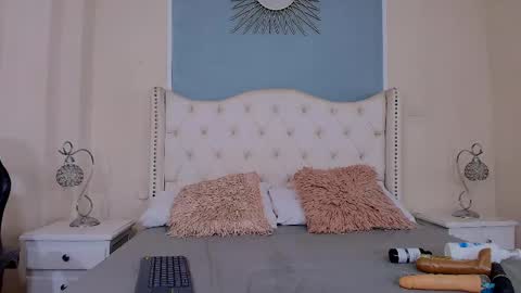 Elizabeth  online show from March 2026 10:26:02 PM