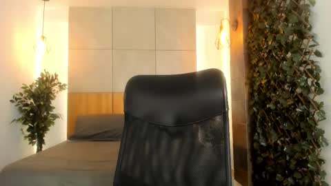 Snapshot of elizabethrouge_ chatting on November 2025 02:17:01 PM online show from November 2025 02:17:01 PM