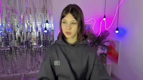 Eliza online show from December 2024 07:17:01 PM