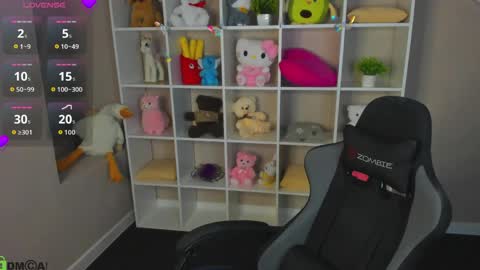 Snapshot of ella_burns chatting on June 2026 05:27:02 PM Ella online show from June 2026 05:27:02 PM