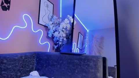 Snapshot of ella_evans_ chatting on November 2025 12:26:01 PM Ella online show from November 2025 12:26:01 PM