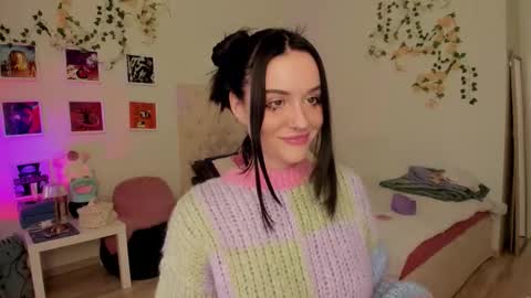 ELLA online show from November 2025 10:37:02 AM