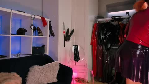 Snapshot of ella_kross chatting on February 2025 03:40:01 PM ella_kross online show from February 2025 03:40:01 PM