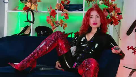 Snapshot of ella_kross chatting on September 2025 04:05:02 AM ella_kross online show from September 2025 04:05:02 AM