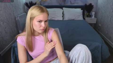 Snapshot of ella_ley chatting on March 2026 09:26:02 AM Ella online show from March 2026 09:26:02 AM