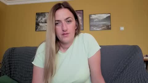 Ella  Max online show from September 2025 05:41:01 AM