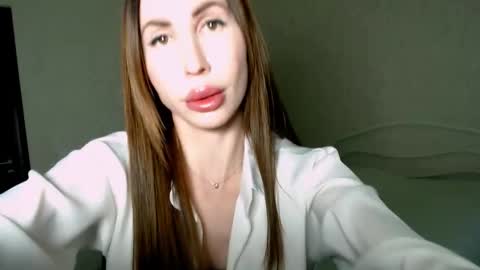 Ella online show from September 2025 08:14:02 AM