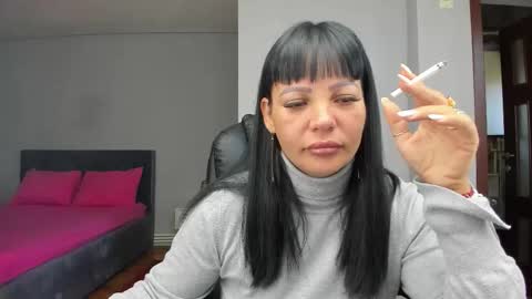 Ella online show from October 2025 10:04:01 AM