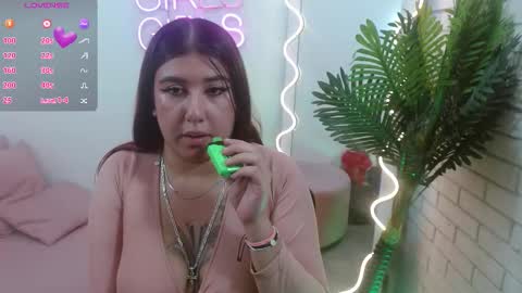 ella_tay1 online show from November 2025 11:43:02 AM
