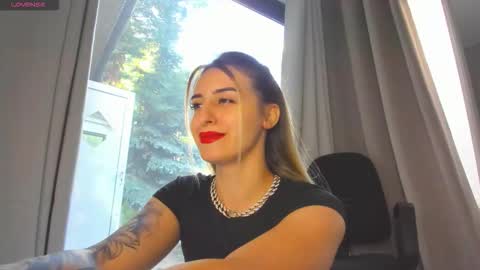 ella_vee online show from September 2025 05:28:02 AM