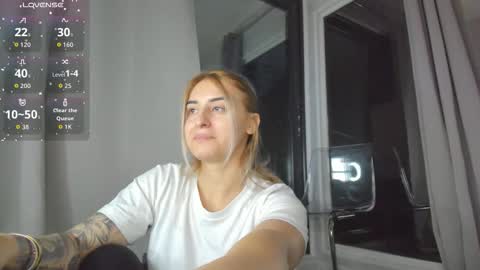 ella_vee online show from October 2025 03:49:02 AM