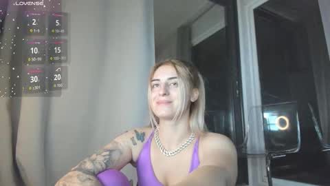 ella_vee online show from October 2025 02:58:02 AM