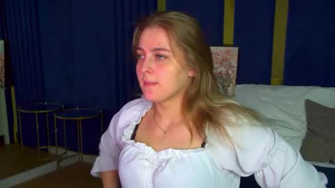 EllaBells online show from May 2026 05:26:02 AM