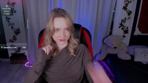 Snapshot of ellabloom chatting on December 2025 03:08:02 PM Ella online show from December 2025 03:08:02 PM