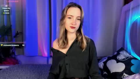 Snapshot of ellabloom chatting on December 2025 01:40:01 PM Ella online show from December 2025 01:40:01 PM