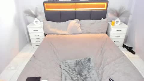 Snapshot of ellabrown_ chatting on June 2026 04:19:01 AM SINGLE PO online show from June 2026 04:19:01 AM