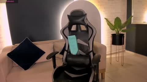 EllaClark online show from November 2025 07:13:02 PM