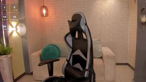 EllaClark online show from November 2025 05:13:01 PM