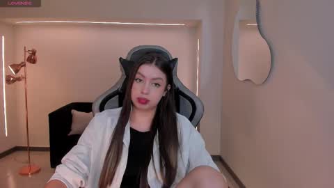 EllaClark online show from November 2025 06:59:02 PM