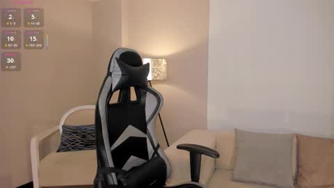 EllaClark online show from November 2025 06:52:01 PM