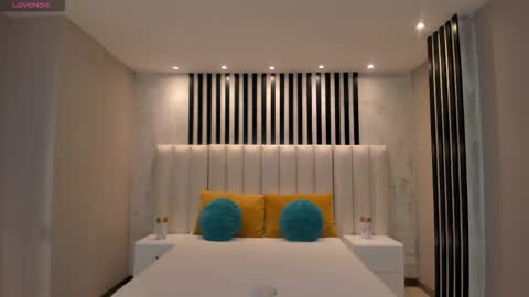 EllaClark online show from November 2025 11:32:02 AM