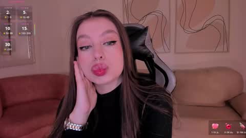 EllaClark online show from November 2025 04:44:01 PM