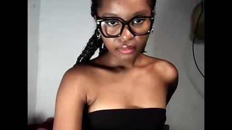 ellah245 online show from March 2026 11:00:02 PM