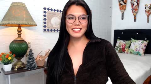 Snapshot of ellahollywood1818 chatting on December 2024 09:57:01 AM CINDERELLA online show from December 2024 09:57:01 AM