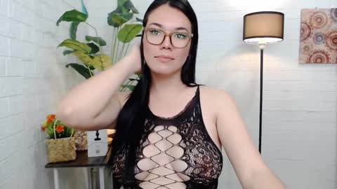 Snapshot of ellahollywood1818 chatting on February 2026 01:44:02 AM CINDERELLA online show from February 2026 01:44:02 AM